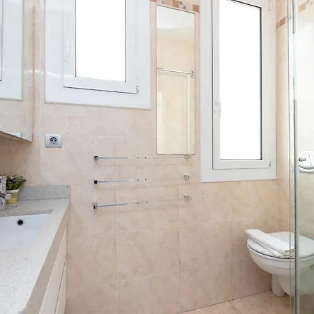 Aparteasy - Modernist Flat In Eixample Center